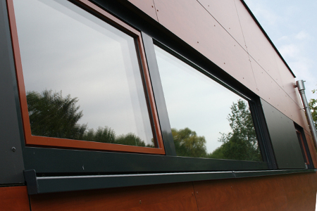 Holz-Aluminiumfenster in anthrazit und bordeaux von Schreinerei FÄTH